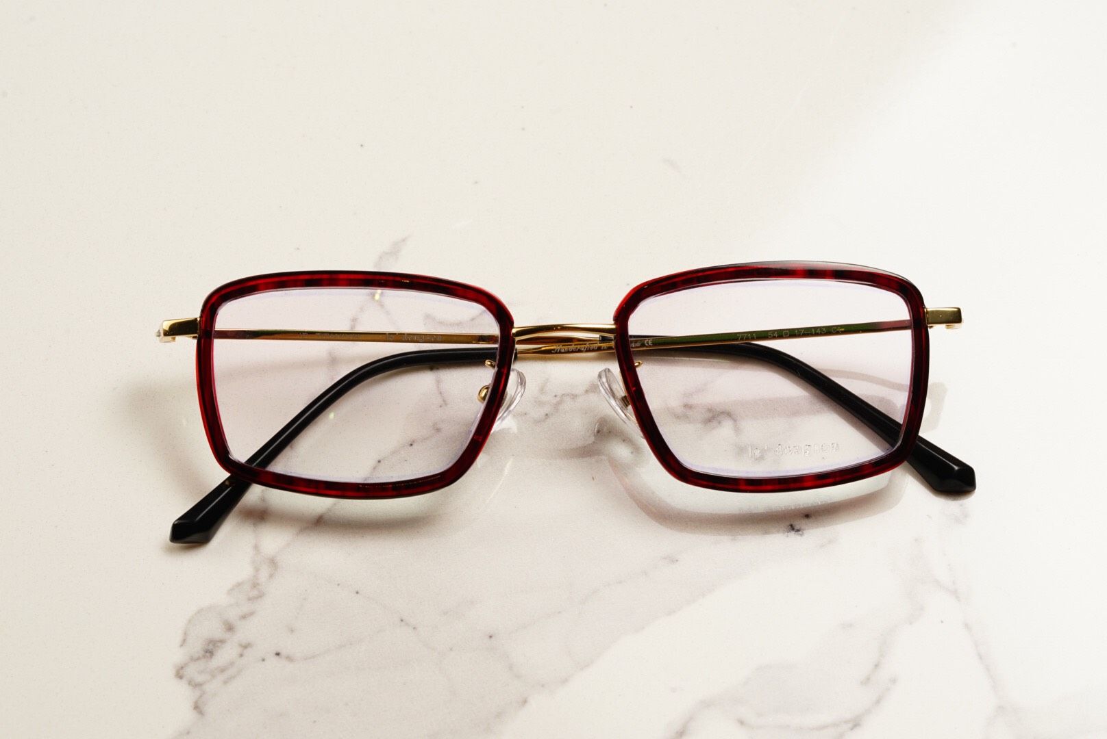 Le Dongson Classic Rectangle Red Tortoise - Gold Plated