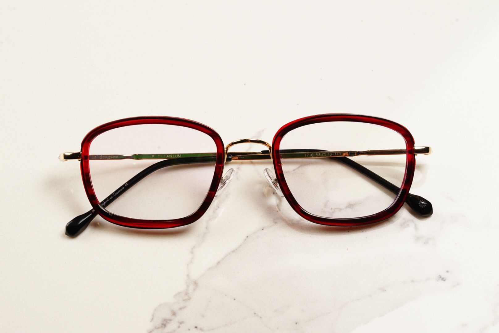 Le Dongson Soft Rectangle Red Tortoise - Gold Plated