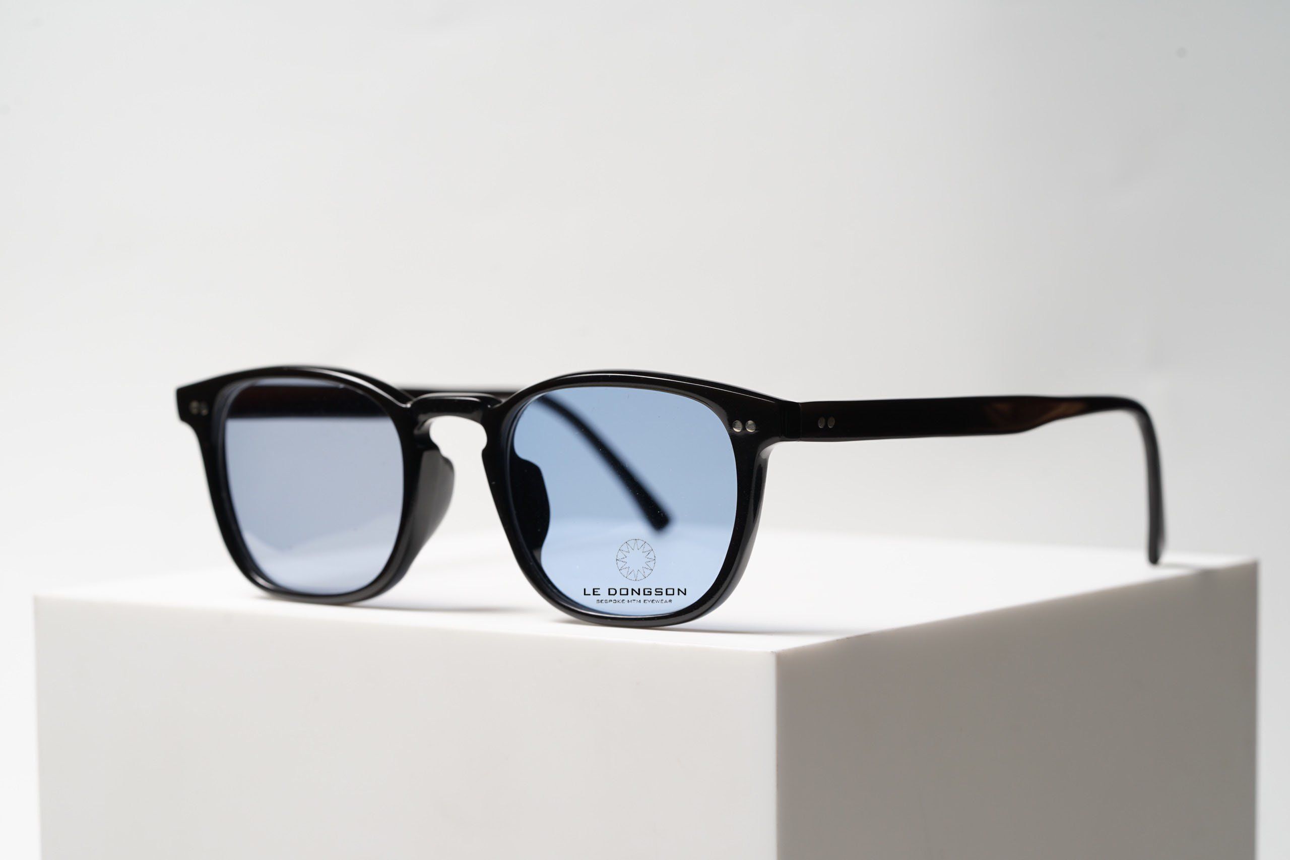 LDS0030 - Black Shine - Blue Lens