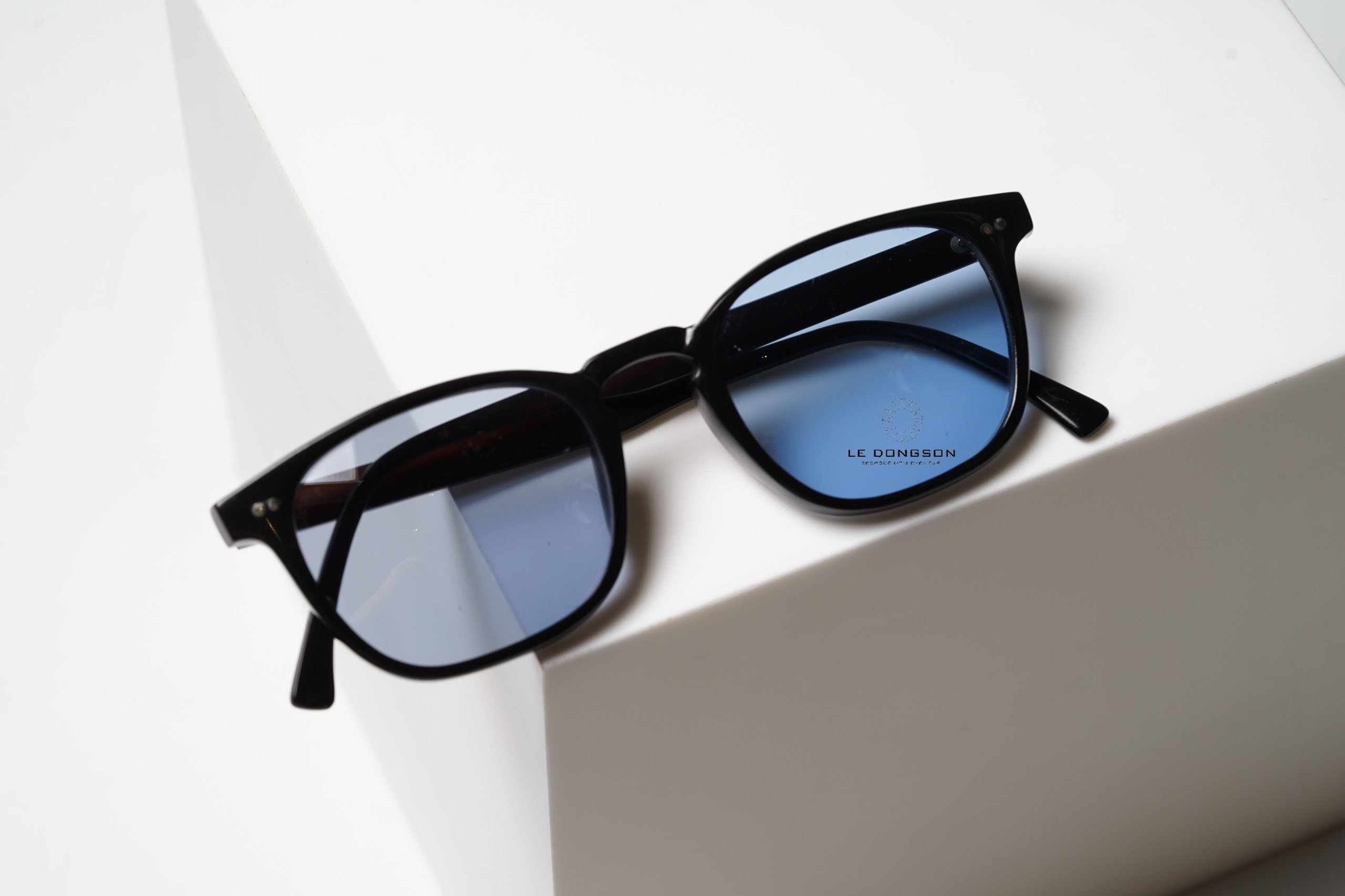 LDS0030 - Black Shine - Blue Lens