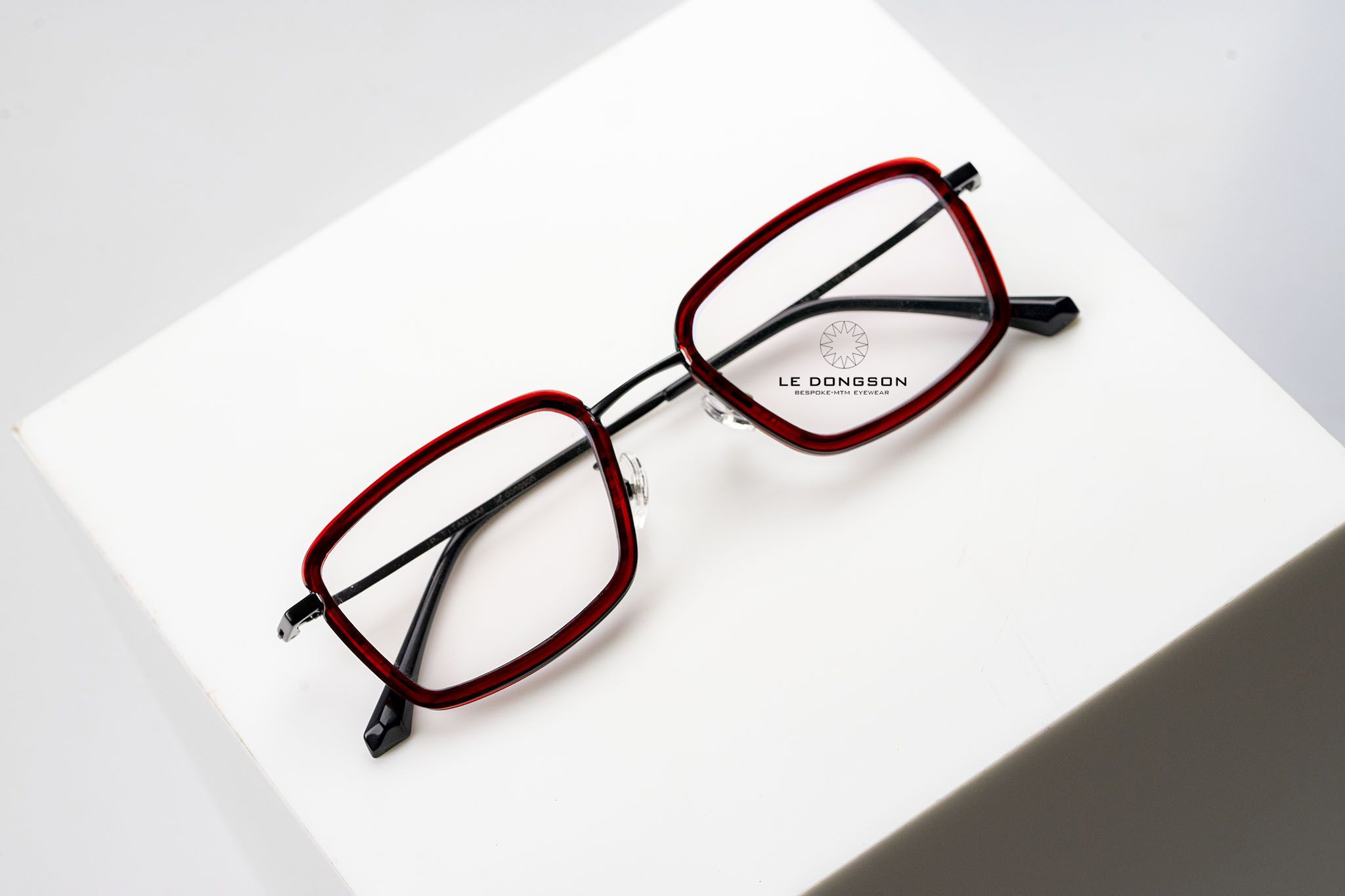 Le Dongson Classic Rectangle Red - Black