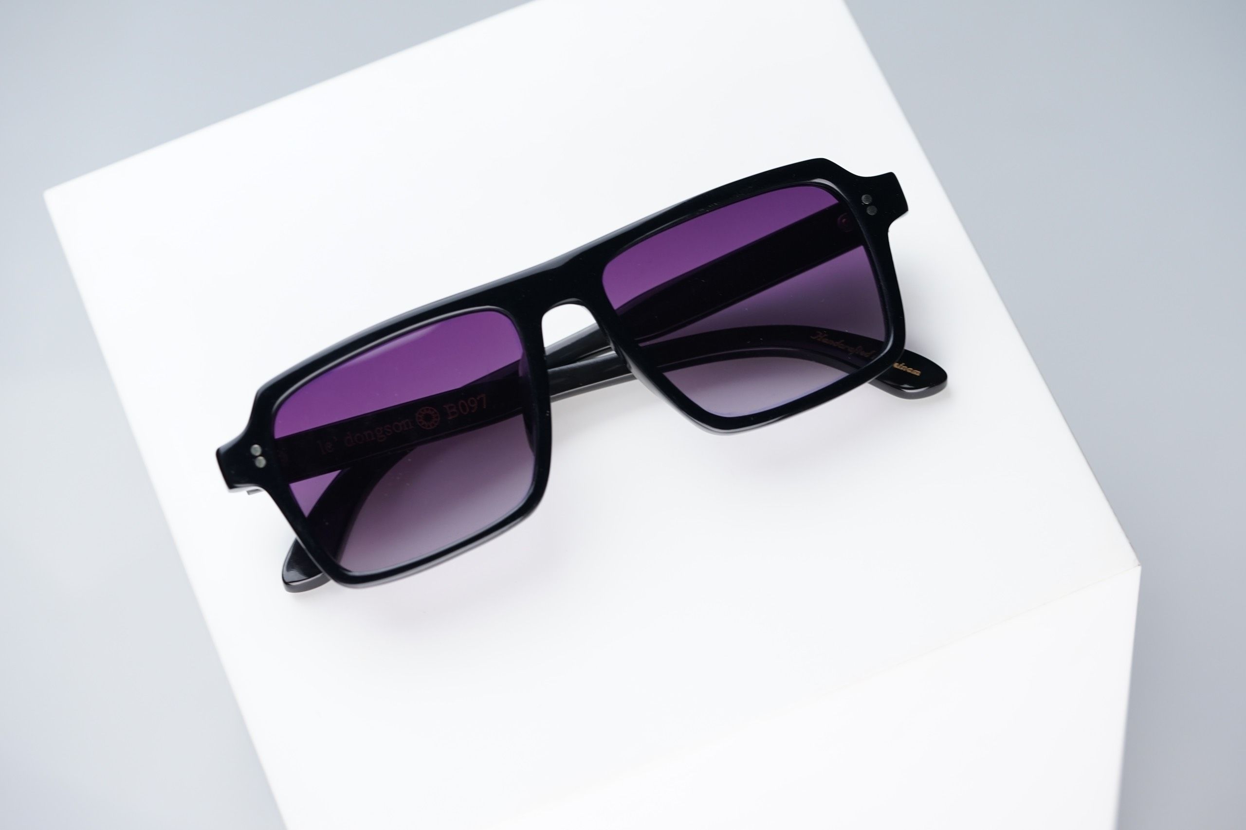 LDS - B097 Black Shine - Purple Lens